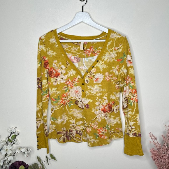 ANTHROPOLOGIE x PILCRO Floral Yellow Thermal Henley Top {VV13} - Picture 3 of 6